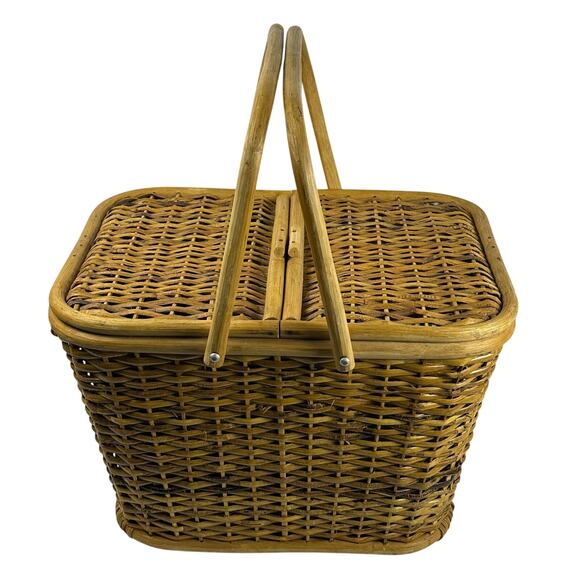 Wicker Vintage Picnic Basket Lined with Double Handles - Picture 2 of 14